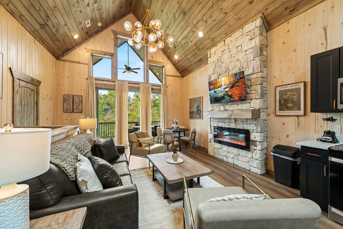 Hot Tub Lake View Family Getaway w/ Lake Access #23