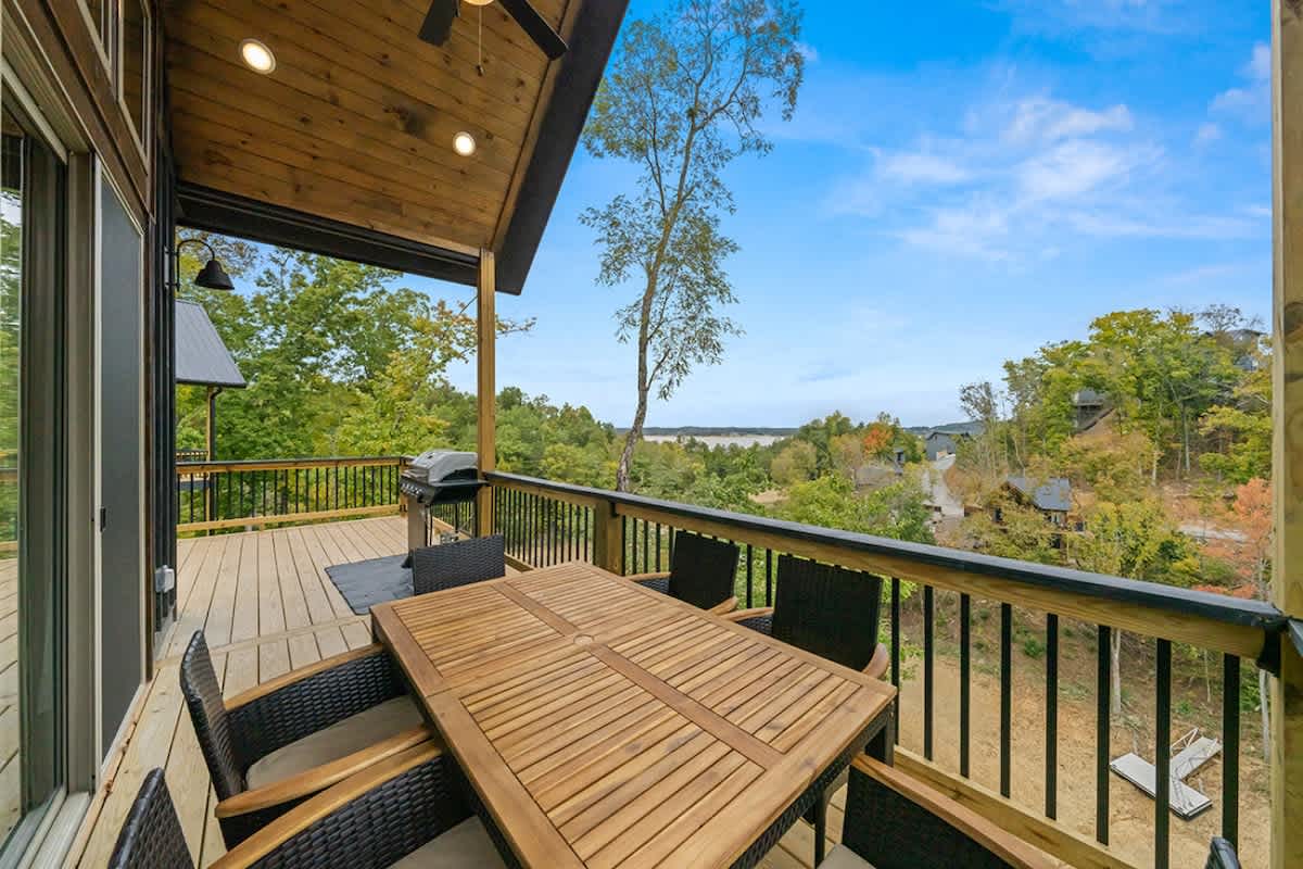 Hot Tub Lake View Family Getaway w/ Lake Access #7