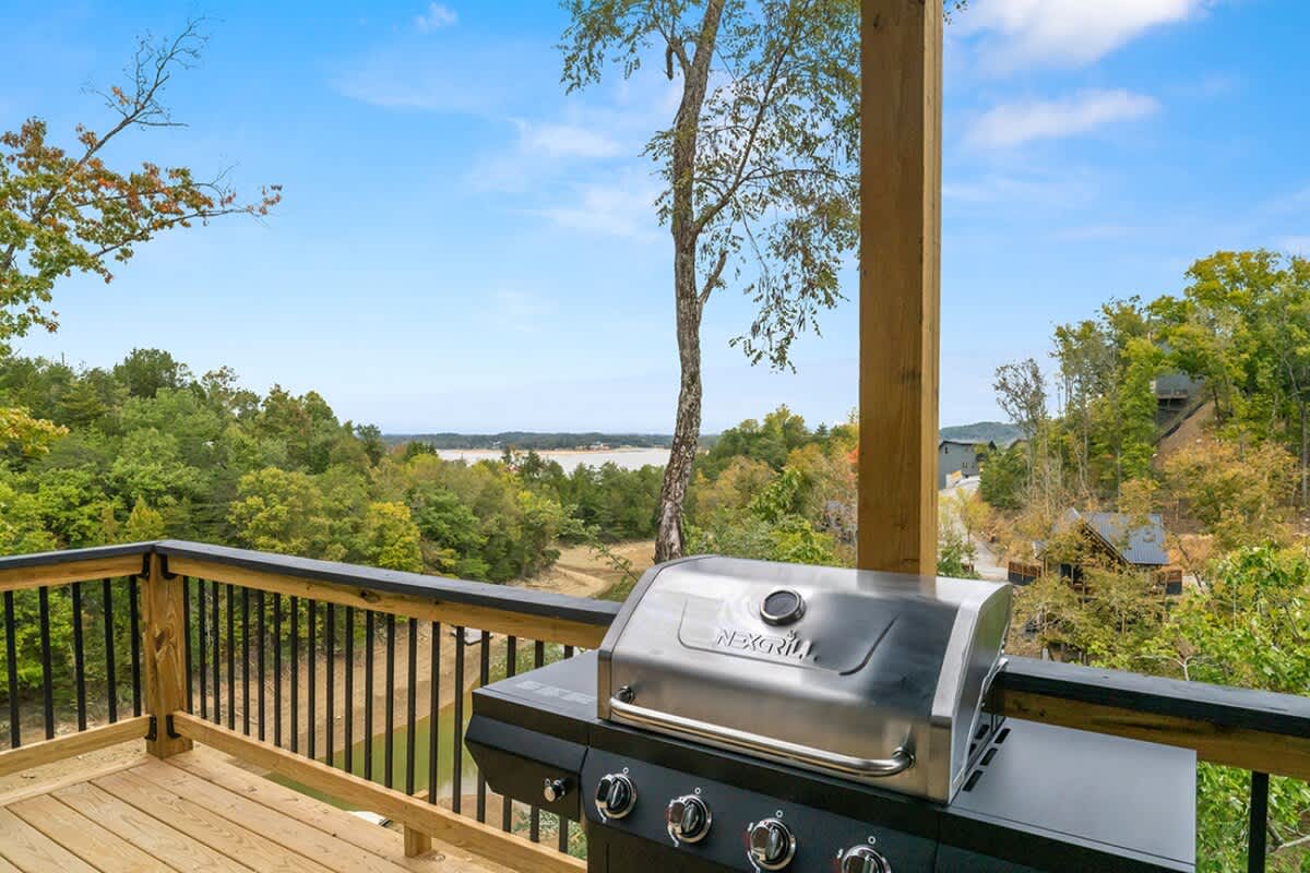 Hot Tub Lake View Family Getaway w/ Lake Access #31