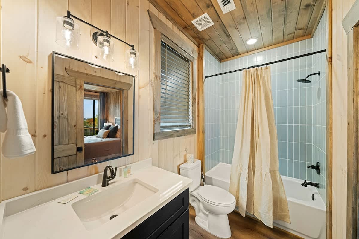 Hot Tub Lake View Family Getaway w/ Lake Access #16