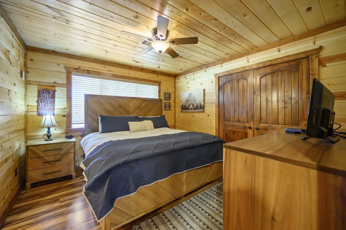 Bedroom 3 image 1