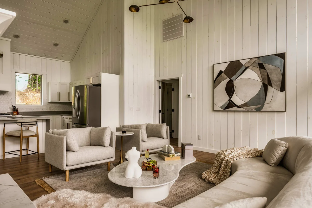Luxe Home - Heated Pool, Hot Tub & Mountain Views!