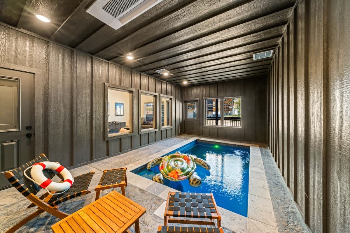Indoor Pool & Hot Tub Cabin - Parkway Retreat #19
