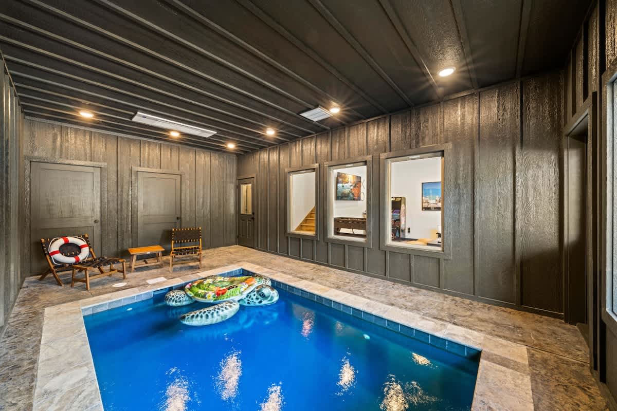Indoor Pool & Hot Tub Cabin - Parkway Retreat #28