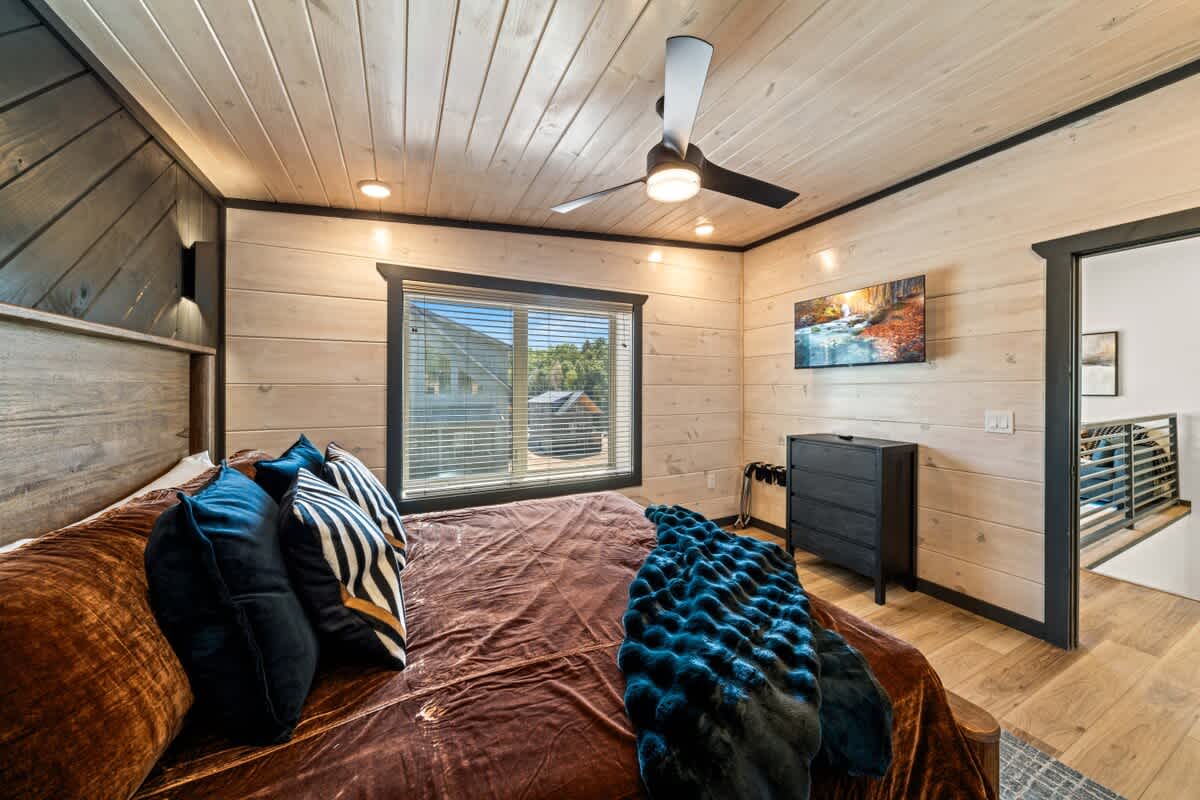 Indoor Pool & Hot Tub Cabin - Parkway Retreat #14