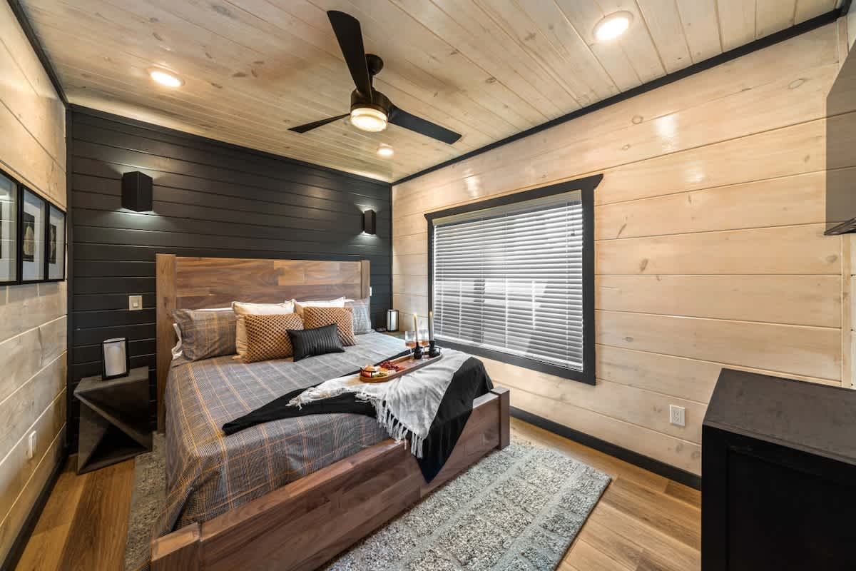 Indoor Pool & Hot Tub Cabin - Parkway Retreat #9