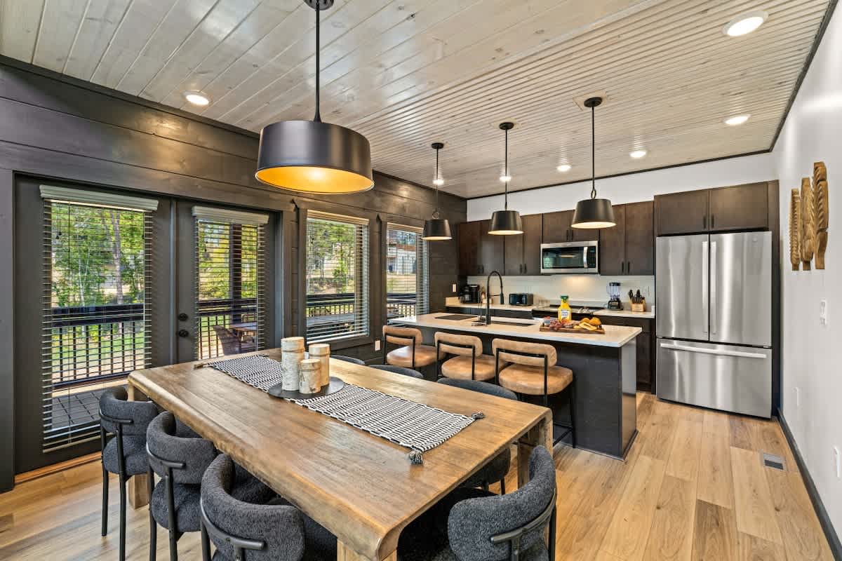 Indoor Pool & Hot Tub Cabin - Parkway Retreat #26