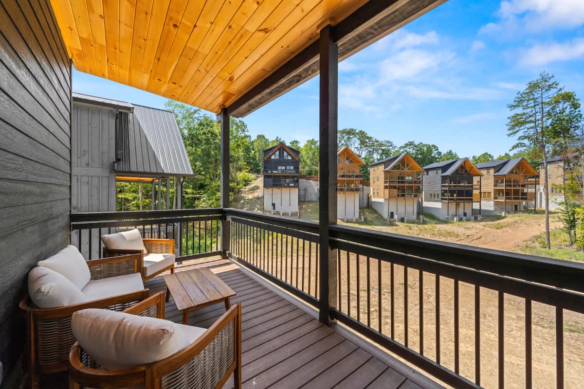 Indoor Pool & Hot Tub Cabin - Parkway Retreat #13