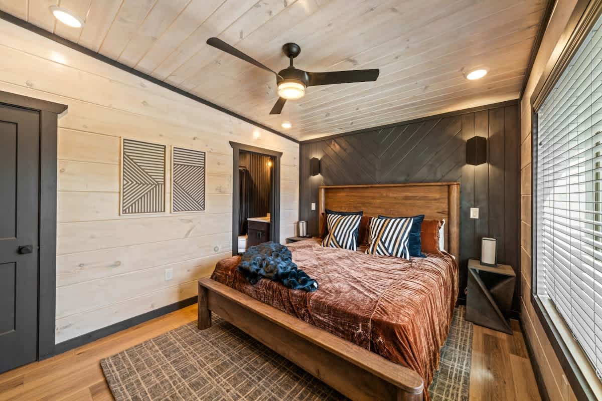 Indoor Pool & Hot Tub Cabin - Parkway Retreat #8