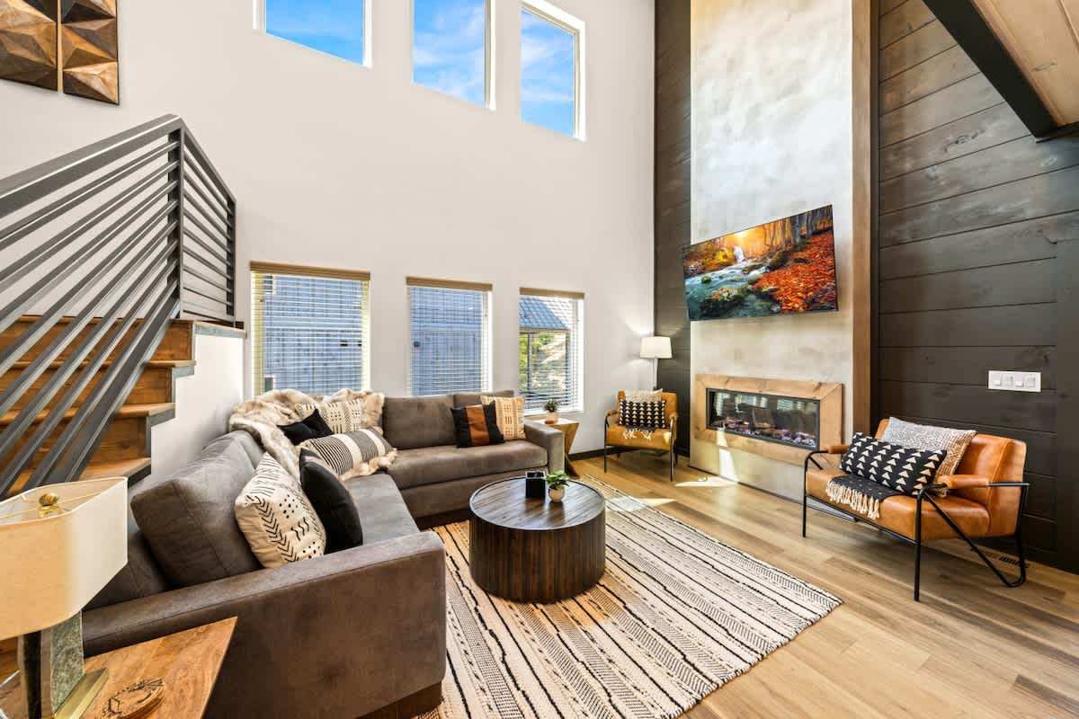 Indoor Pool & Hot Tub Cabin - Parkway Retreat #25