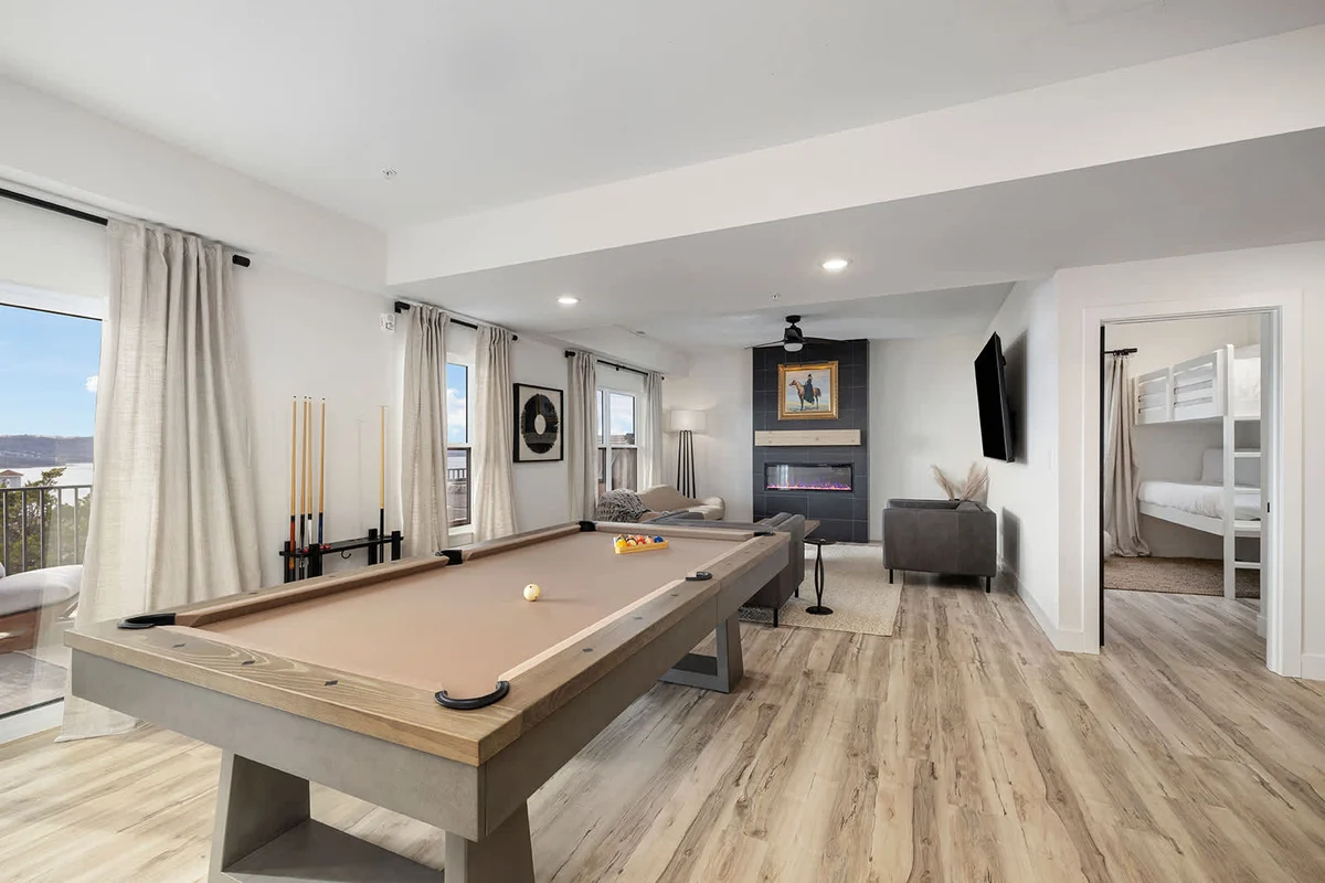 Home in Ridgedale property photo 2