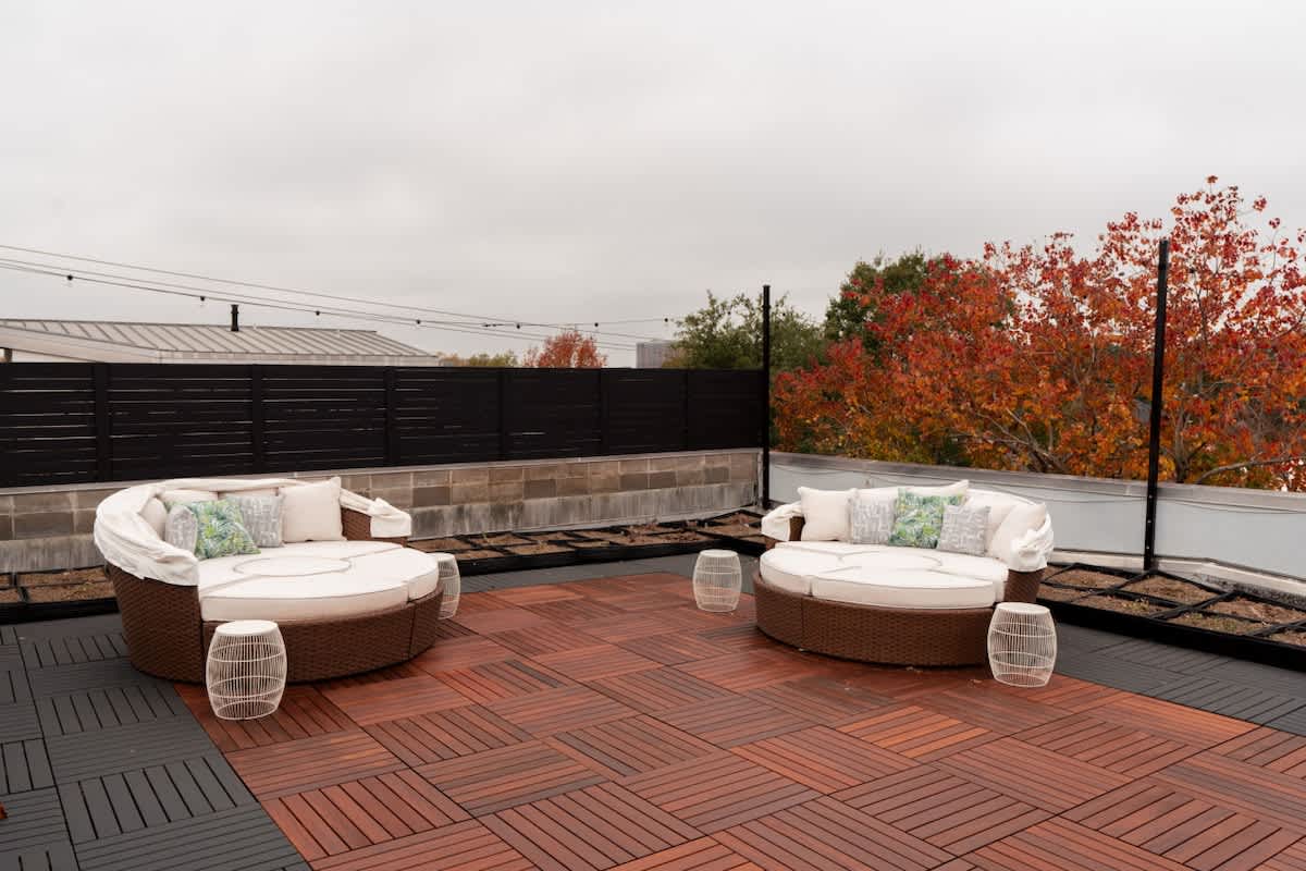 4BR Rice Village w/Rooftop Deck & BBQ, Sleeps 12 #7