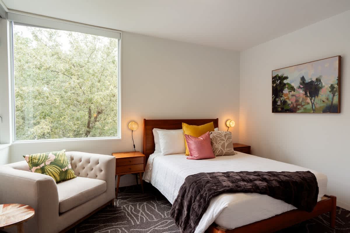4BR Rice Village w/Rooftop Deck & BBQ, Sleeps 12 #5