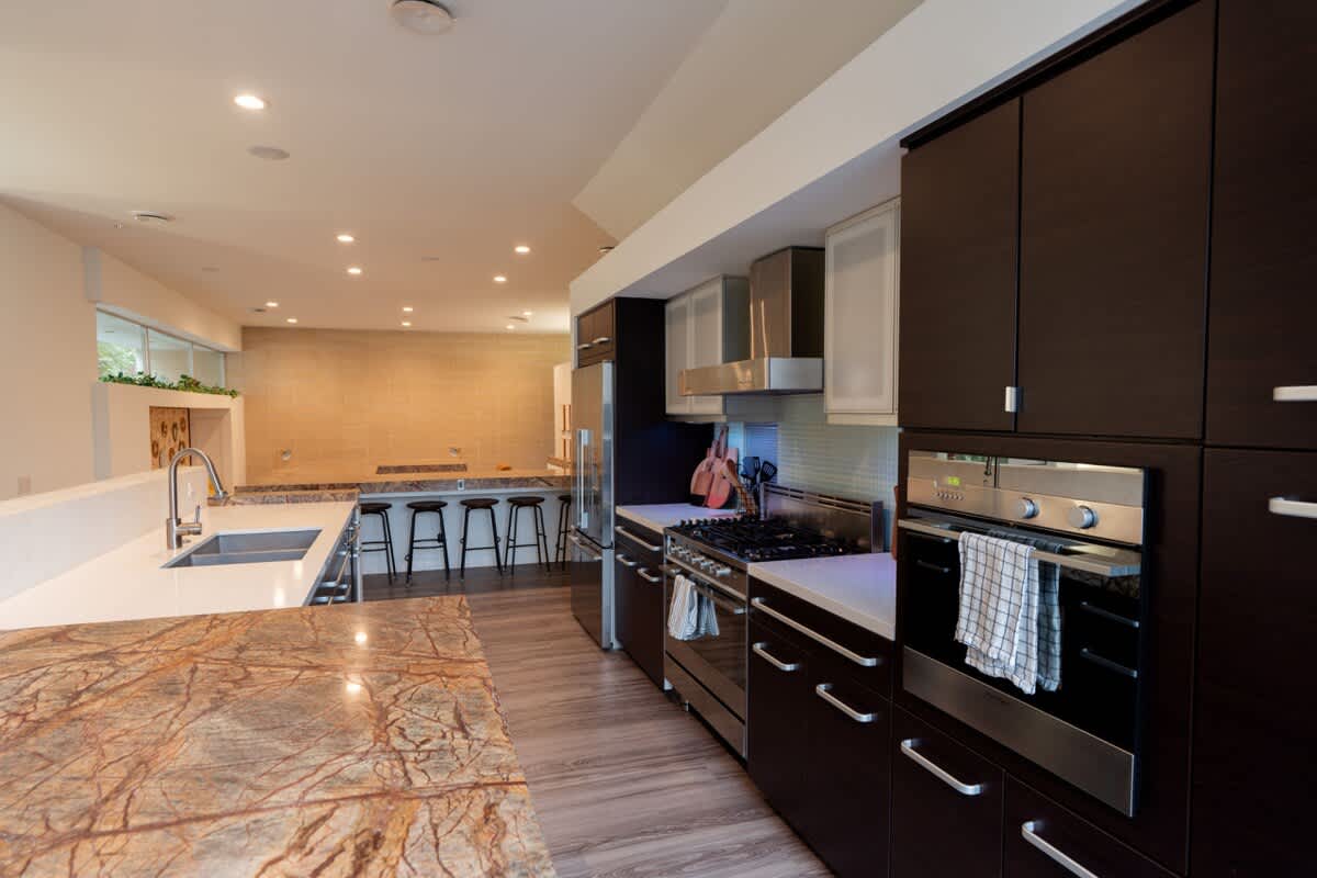 4BR Rice Village w/Rooftop Deck & BBQ, Sleeps 12 #4