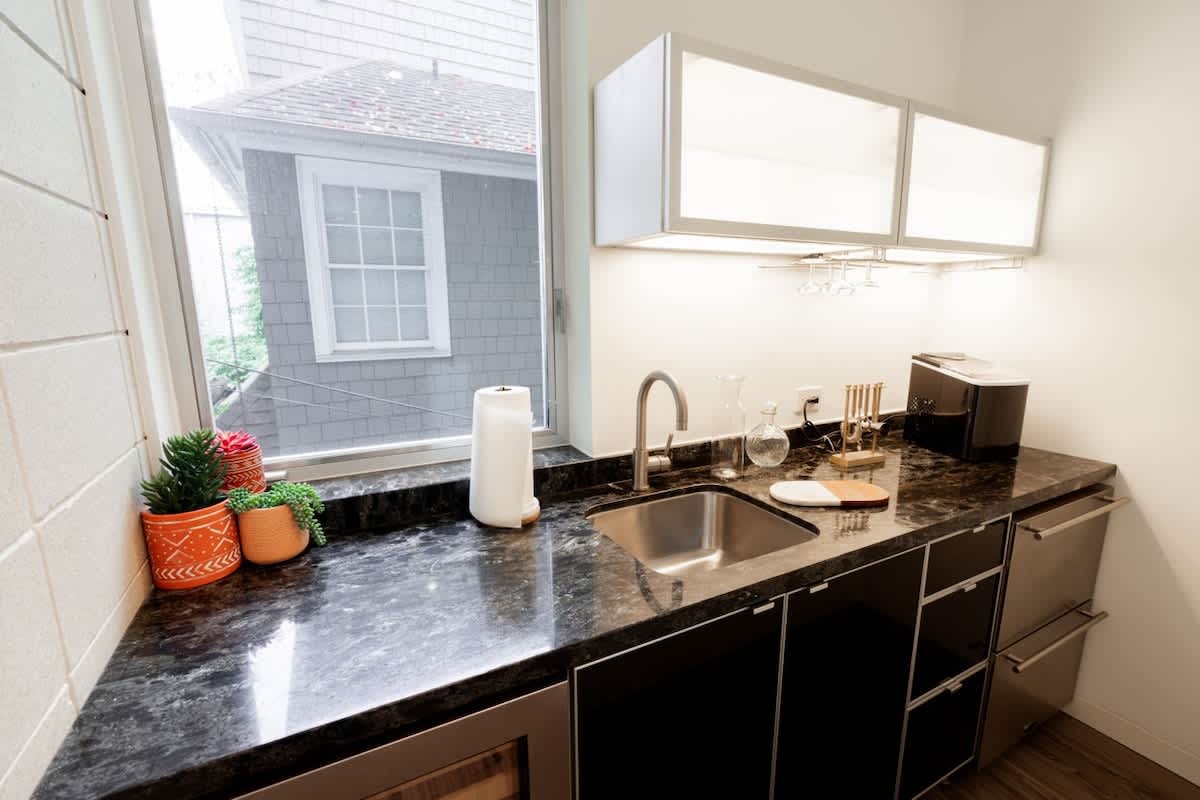 4BR Rice Village w/Rooftop Deck & BBQ, Sleeps 12 #22