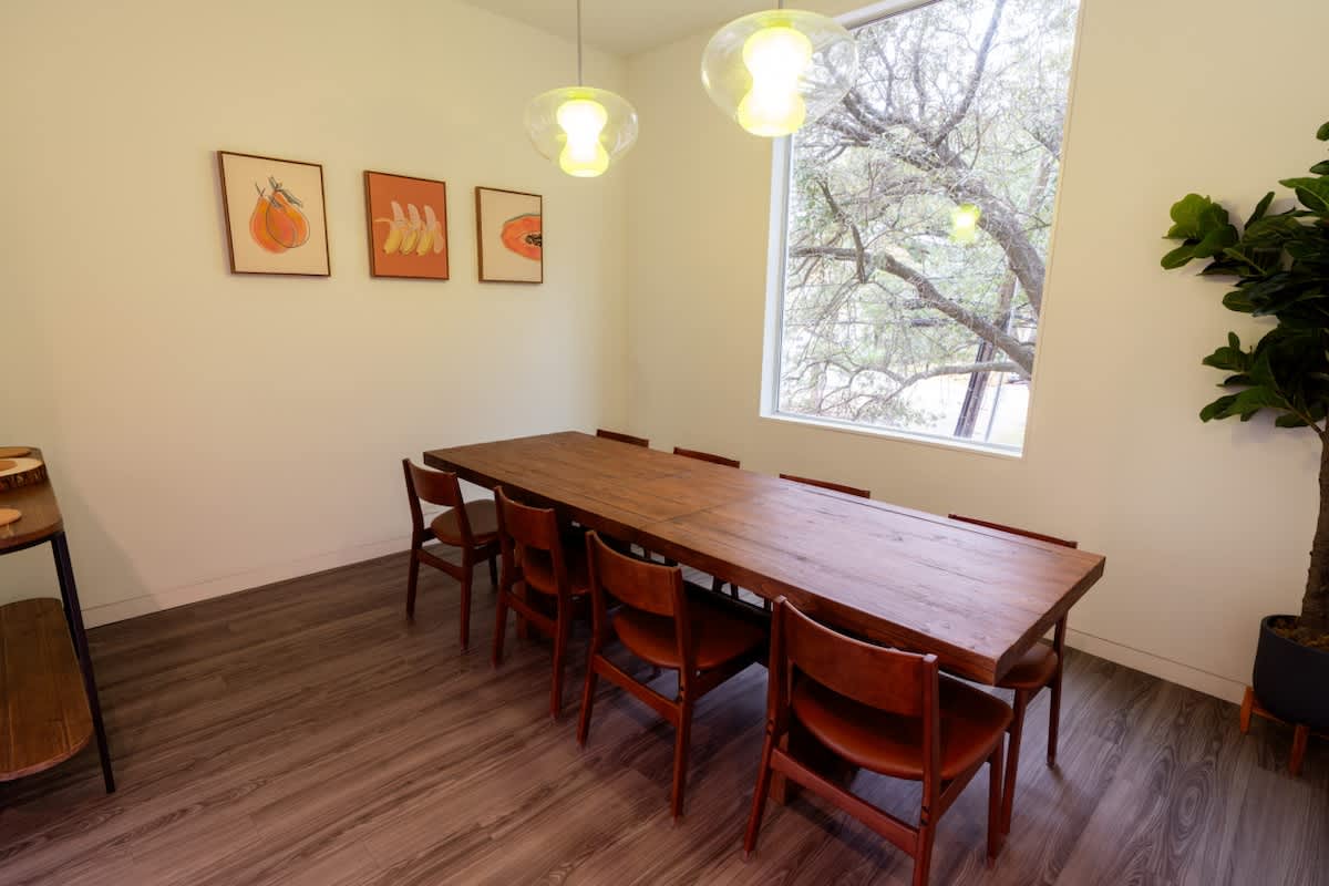 4BR Rice Village w/Rooftop Deck & BBQ, Sleeps 12 #12