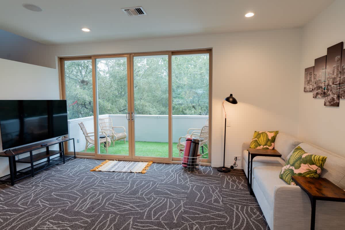 4BR Rice Village w/Rooftop Deck & BBQ, Sleeps 12 #34