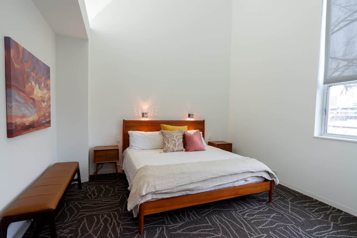 4BR Rice Village w/Rooftop Deck & BBQ, Sleeps 12 #15