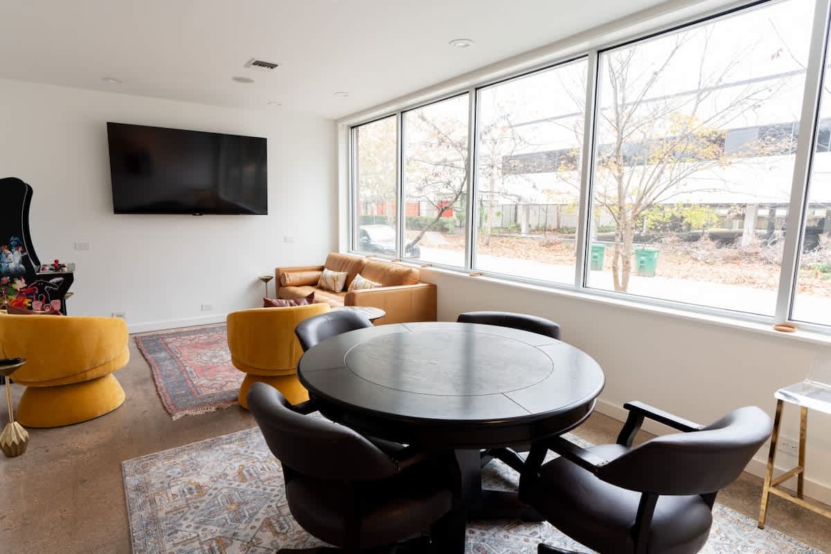 4BR Rice Village w/Rooftop Deck & BBQ, Sleeps 12 #38