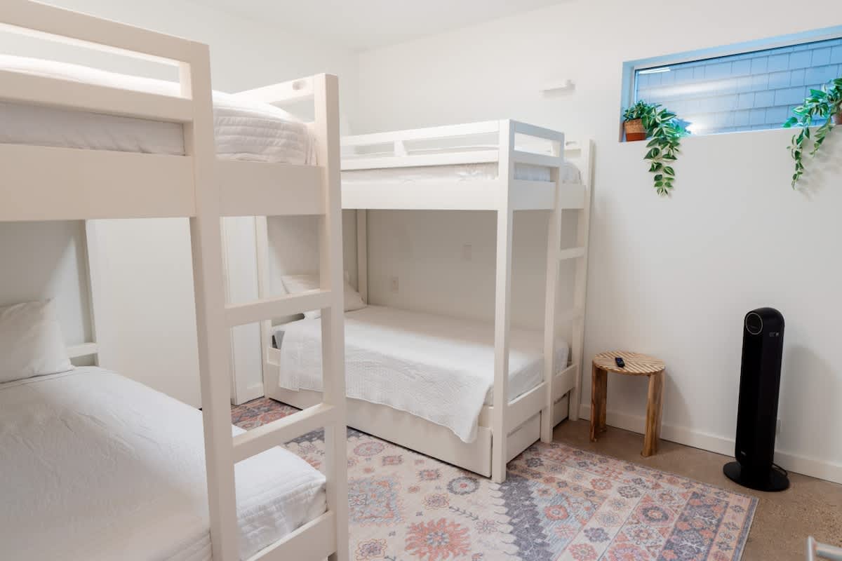 4BR Rice Village w/Rooftop Deck & BBQ, Sleeps 12 #28