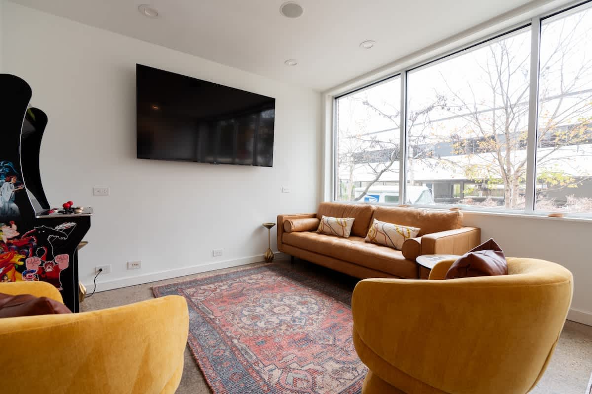 4BR Rice Village w/Rooftop Deck & BBQ, Sleeps 12 #23