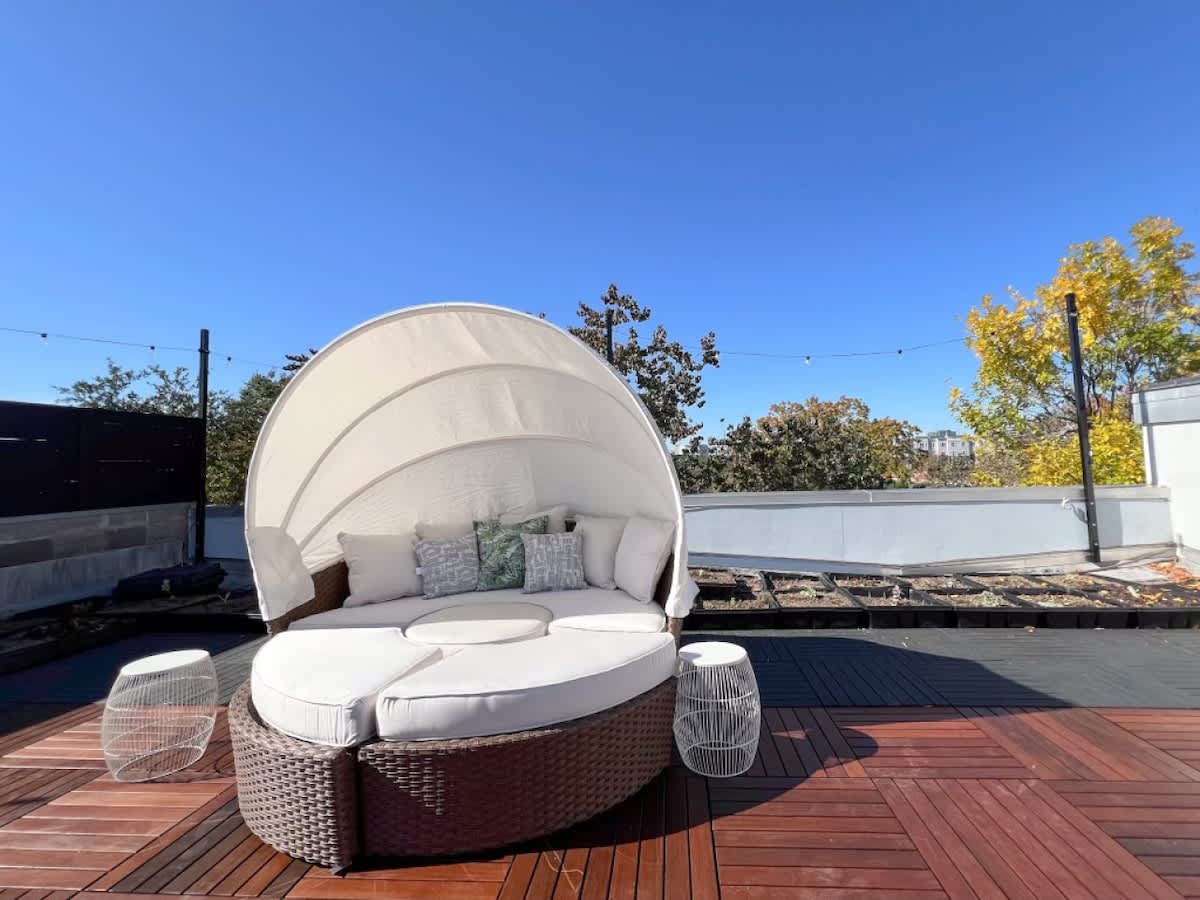 4BR Rice Village w/Rooftop Deck & BBQ, Sleeps 12 #32