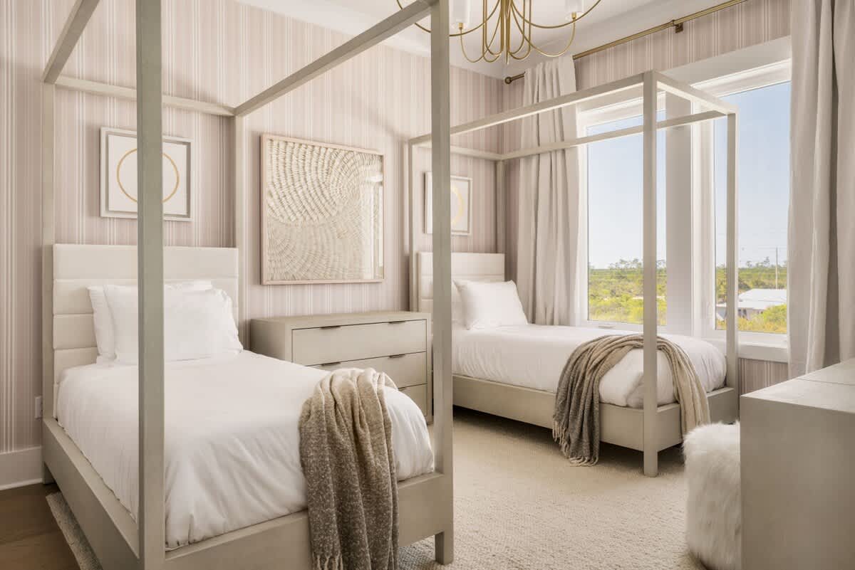 Beachfront Luxury w/ Pool & Elevator #17