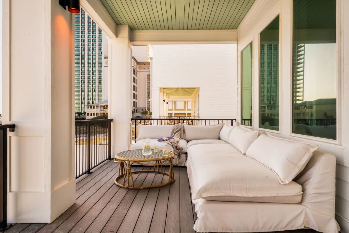 Beachfront Luxury w/ Pool & Elevator #41