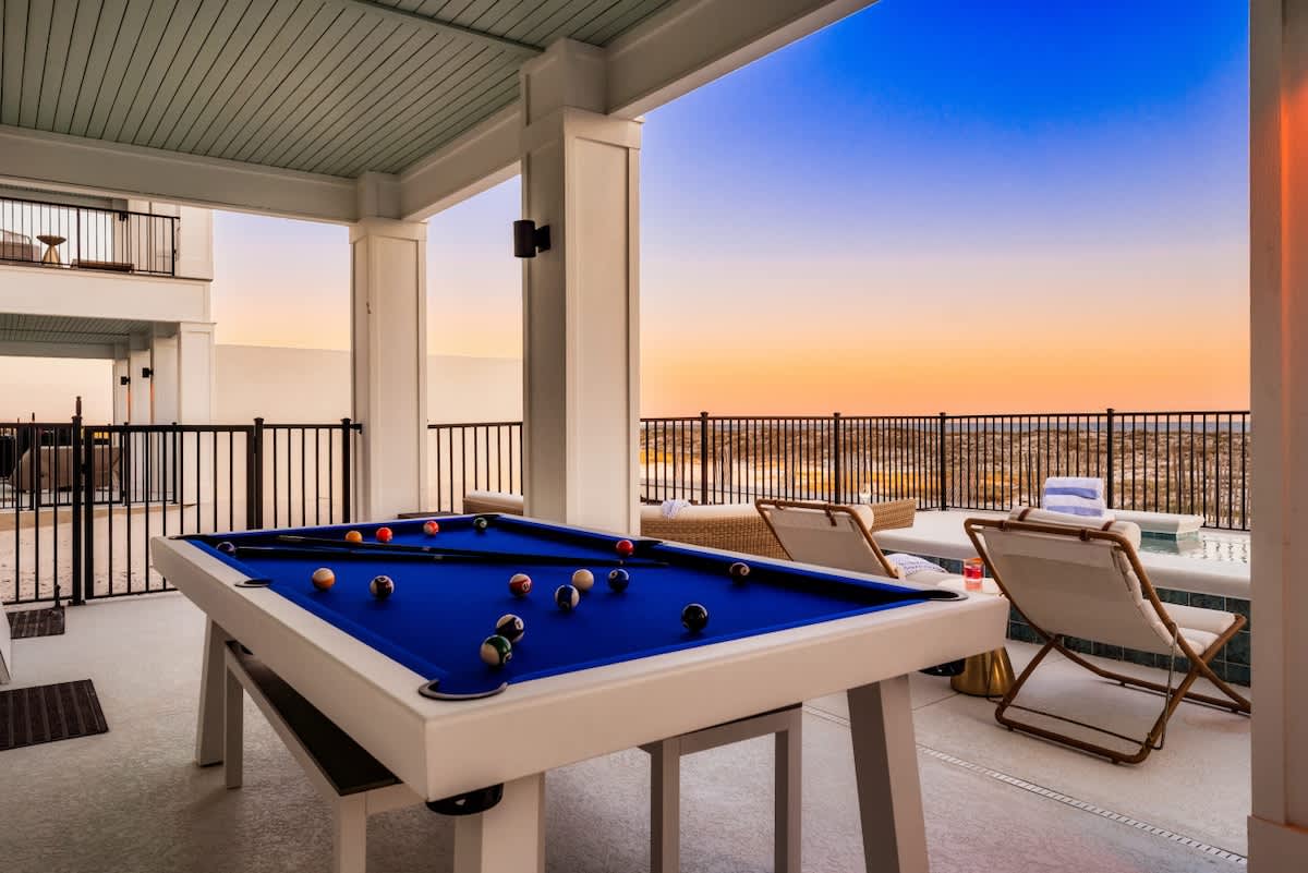 Beachfront Luxury w/ Pool & Elevator #49