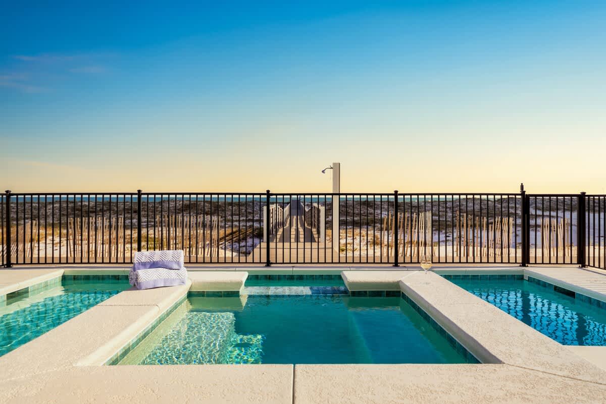 Beachfront Luxury w/ Pool & Elevator #58