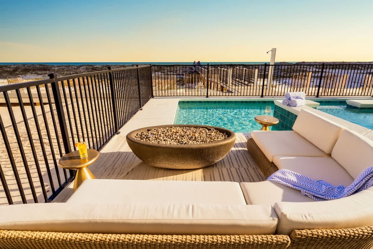 Beachfront Luxury w/ Pool & Elevator #57