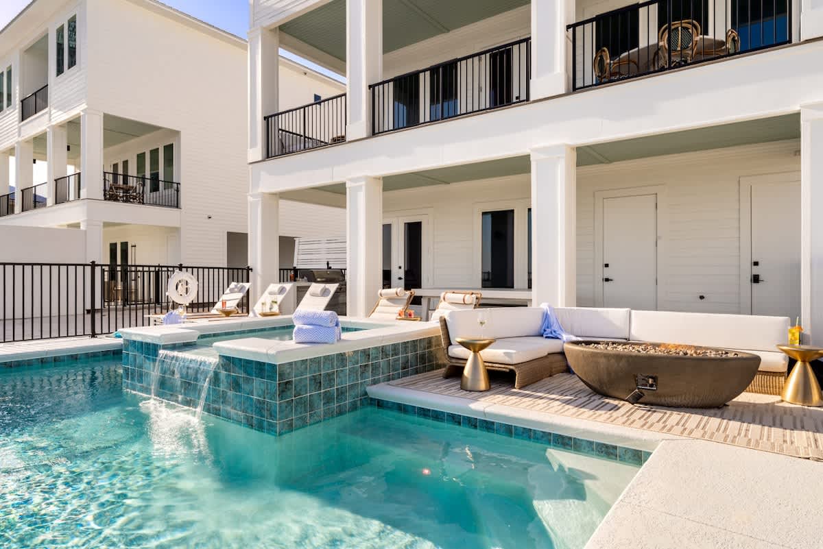 Beachfront Luxury w/ Pool & Elevator #37