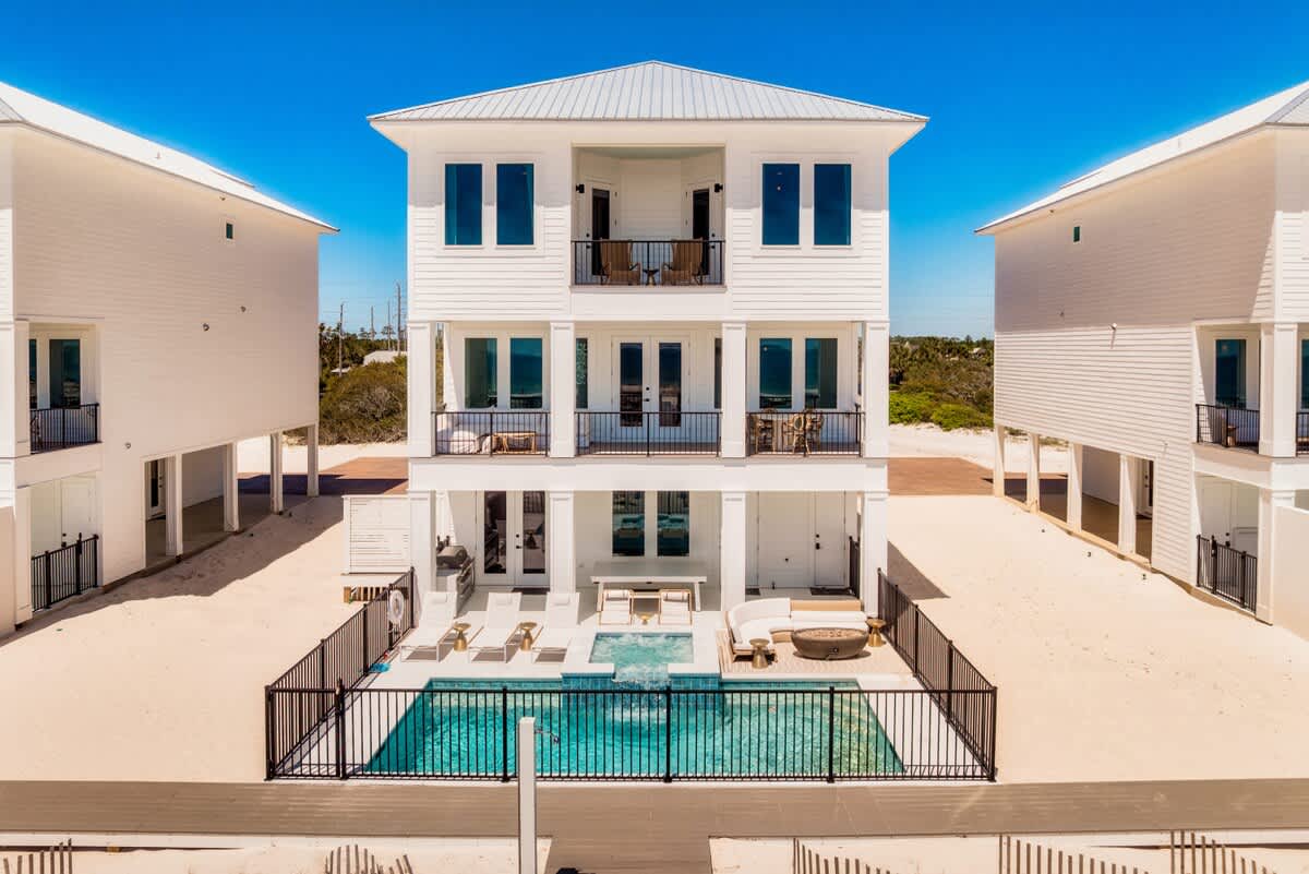 Beachfront Luxury w/ Pool & Elevator #55