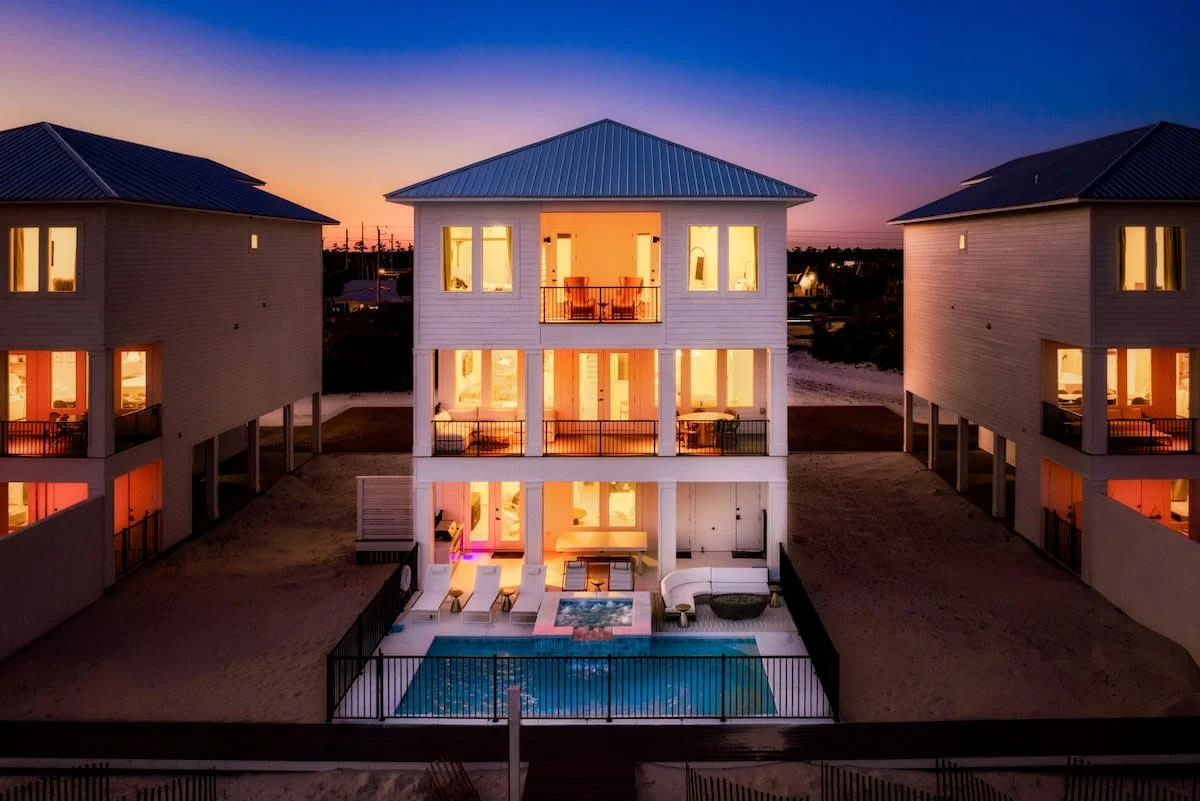 Beachfront Luxury w/ Pool & Elevator #46