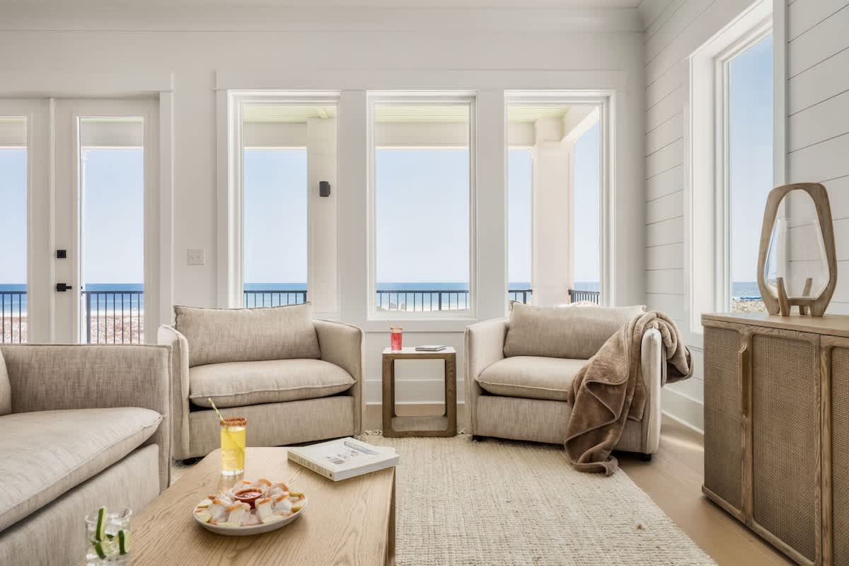 Beachfront Luxury w/ Pool & Elevator #48