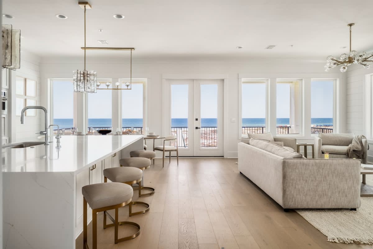 Beachfront Luxury w/ Pool & Elevator #61