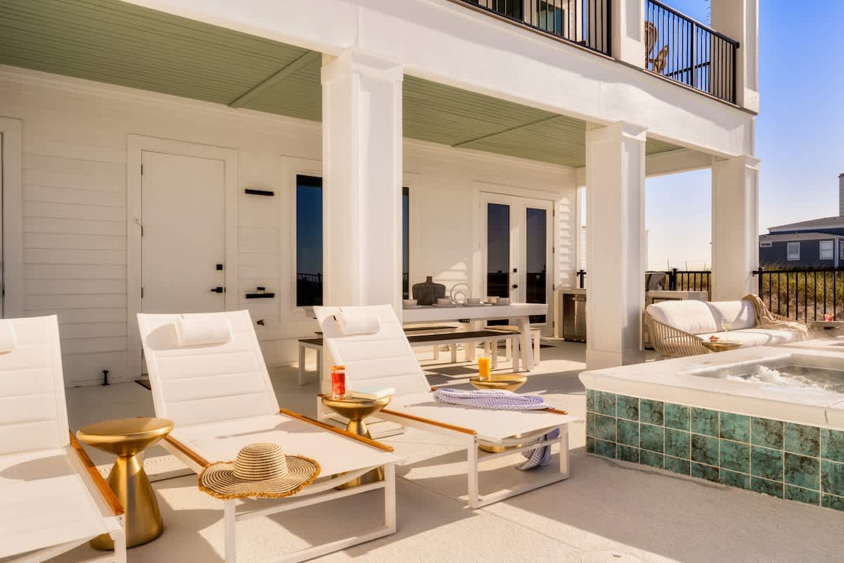6BR Gulf-Front Luxury w/ Pool & Hot Tub #52