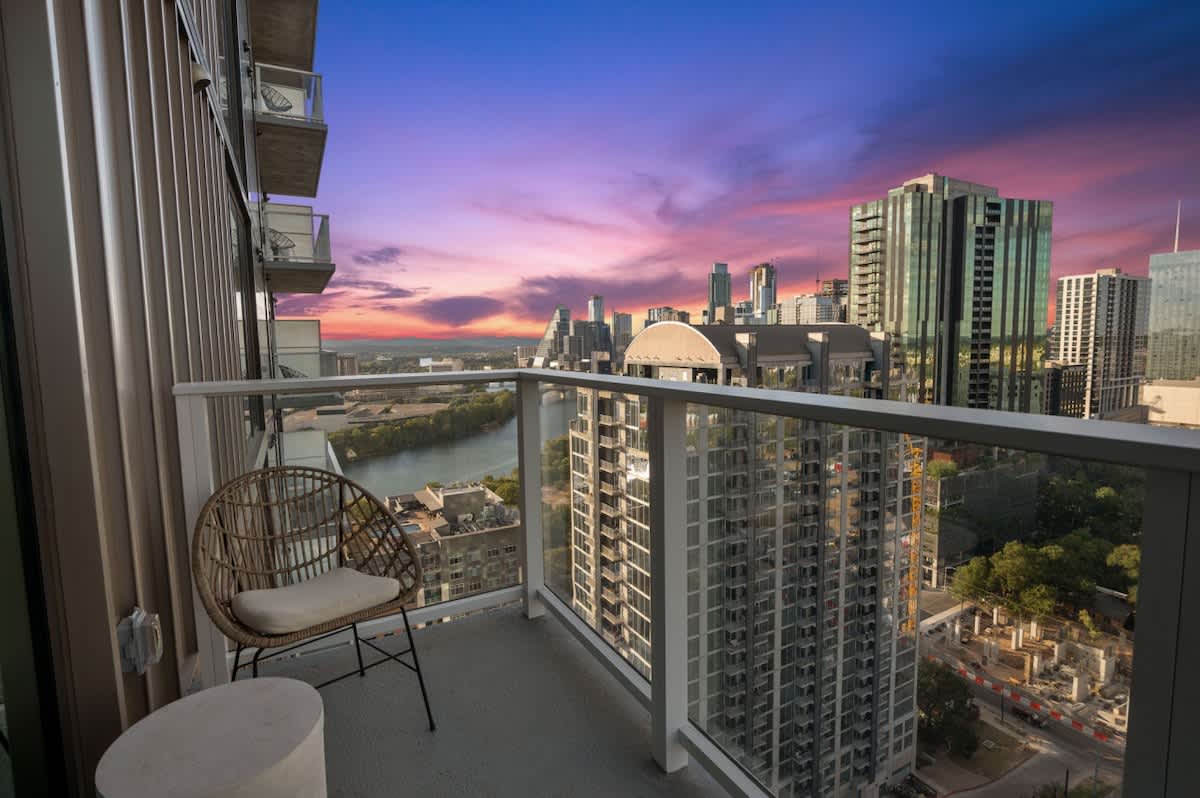 Condo in Austin property photo 2