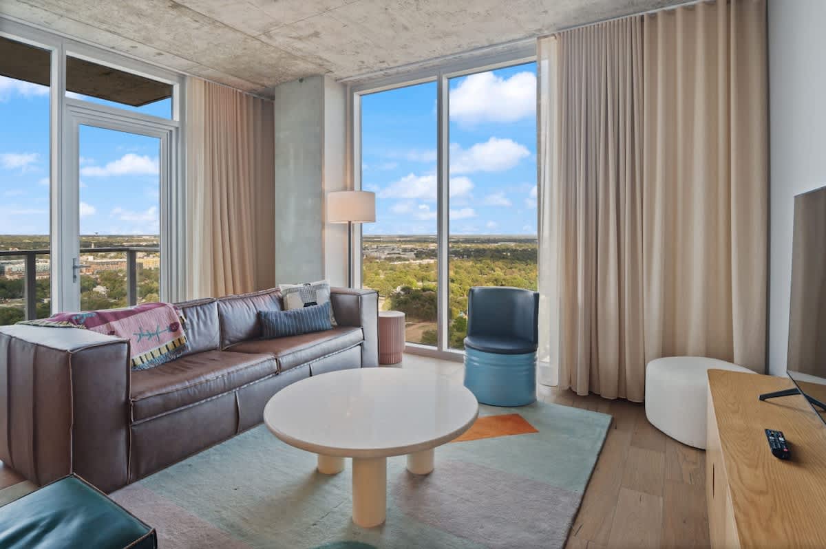 Condo in Austin property photo 3