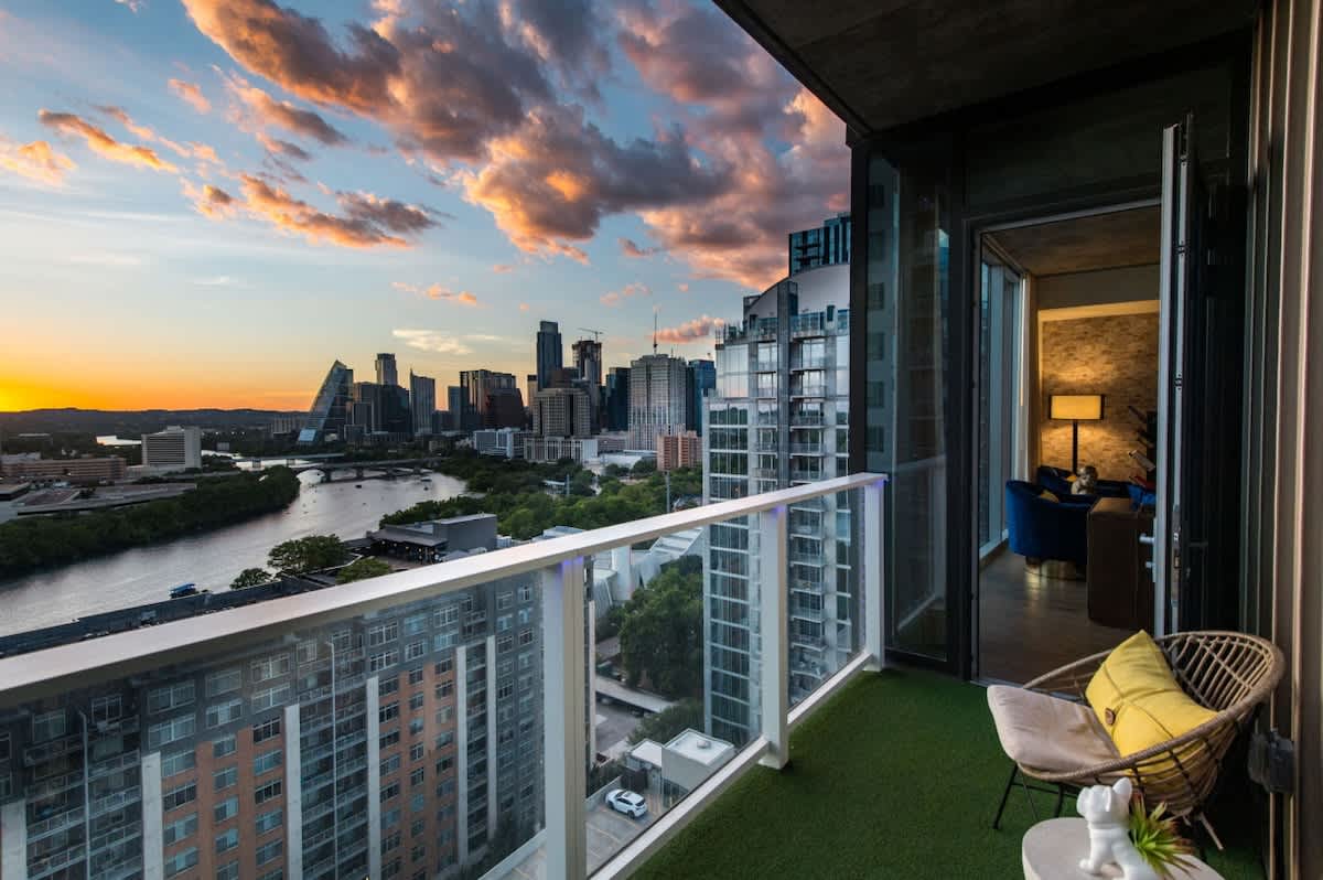Condo in Austin property photo 3