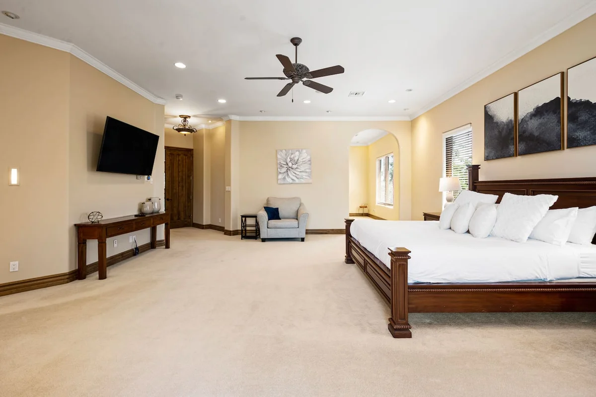Bedroom 6 image 1