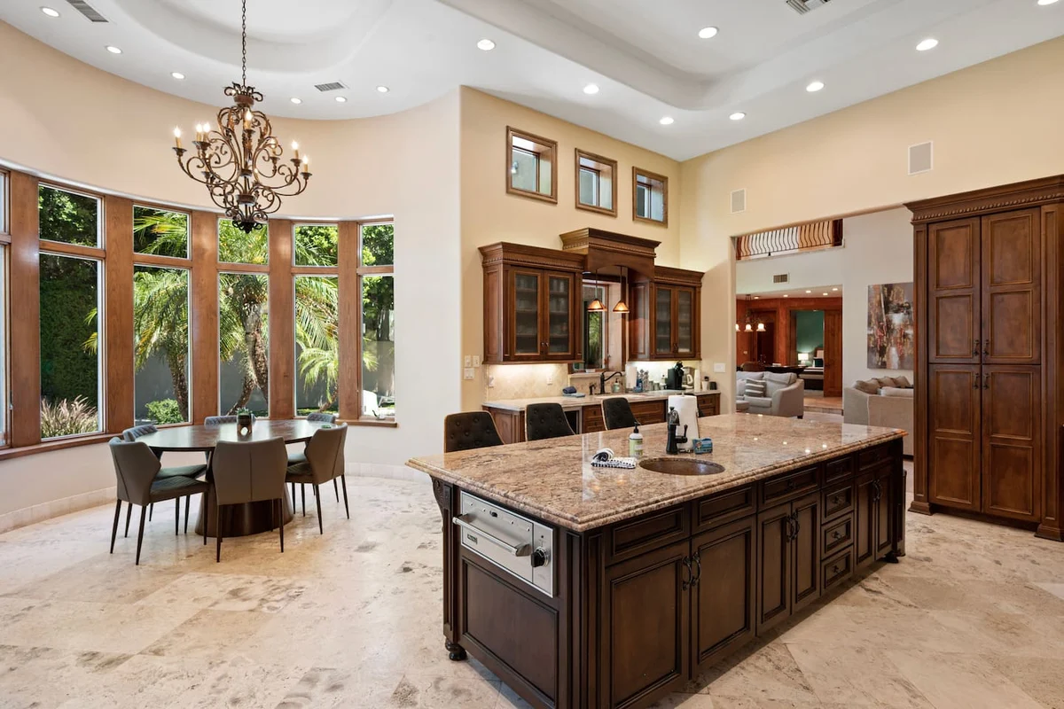 Home in Phoenix property photo 3
