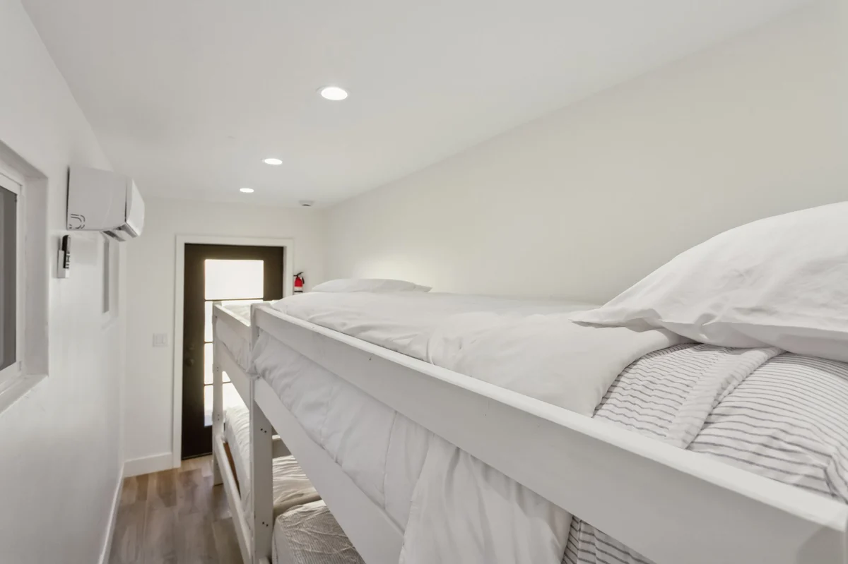 Bedroom 1 image 1
