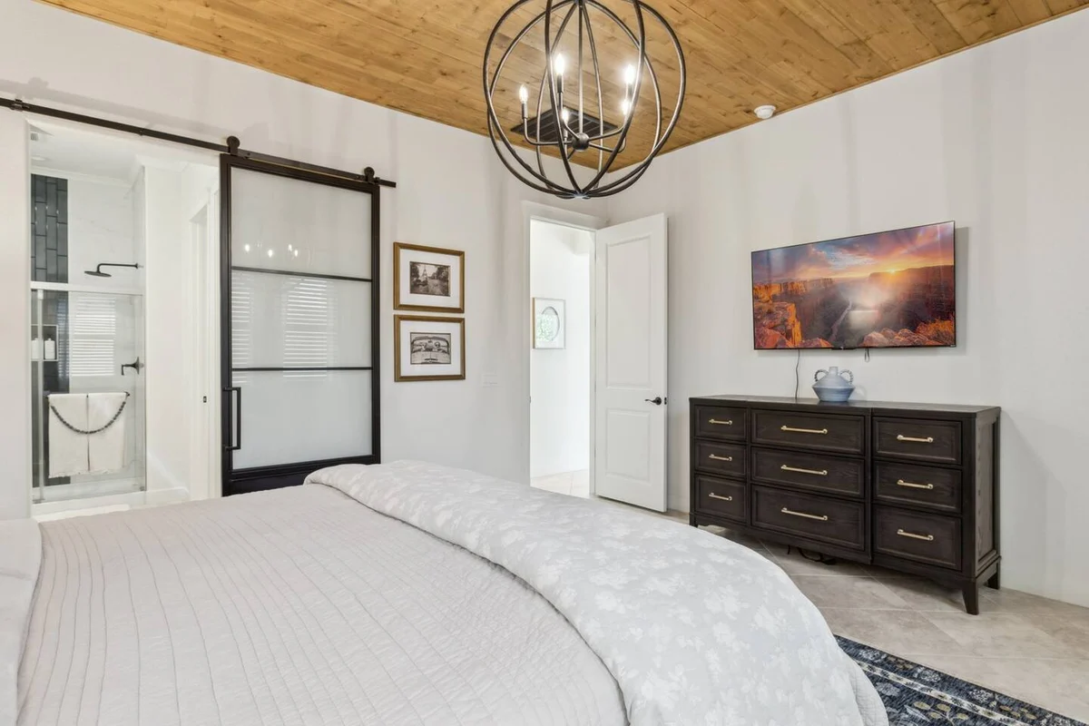 Bedroom 1 image 1