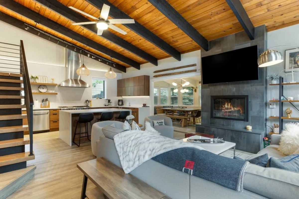 West Vail Home - Hot Tub, Fireplace & Steps to Bus #21