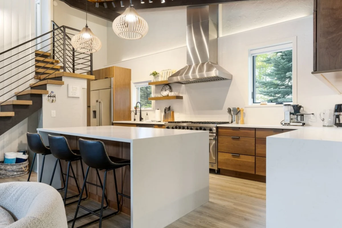 West Vail Home - Hot Tub, Fireplace & Steps to Bus #20