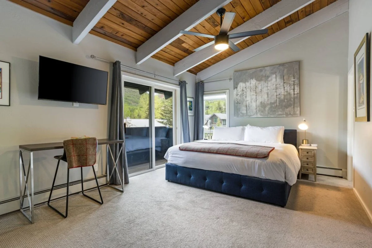 West Vail Home - Hot Tub, Fireplace & Steps to Bus #8