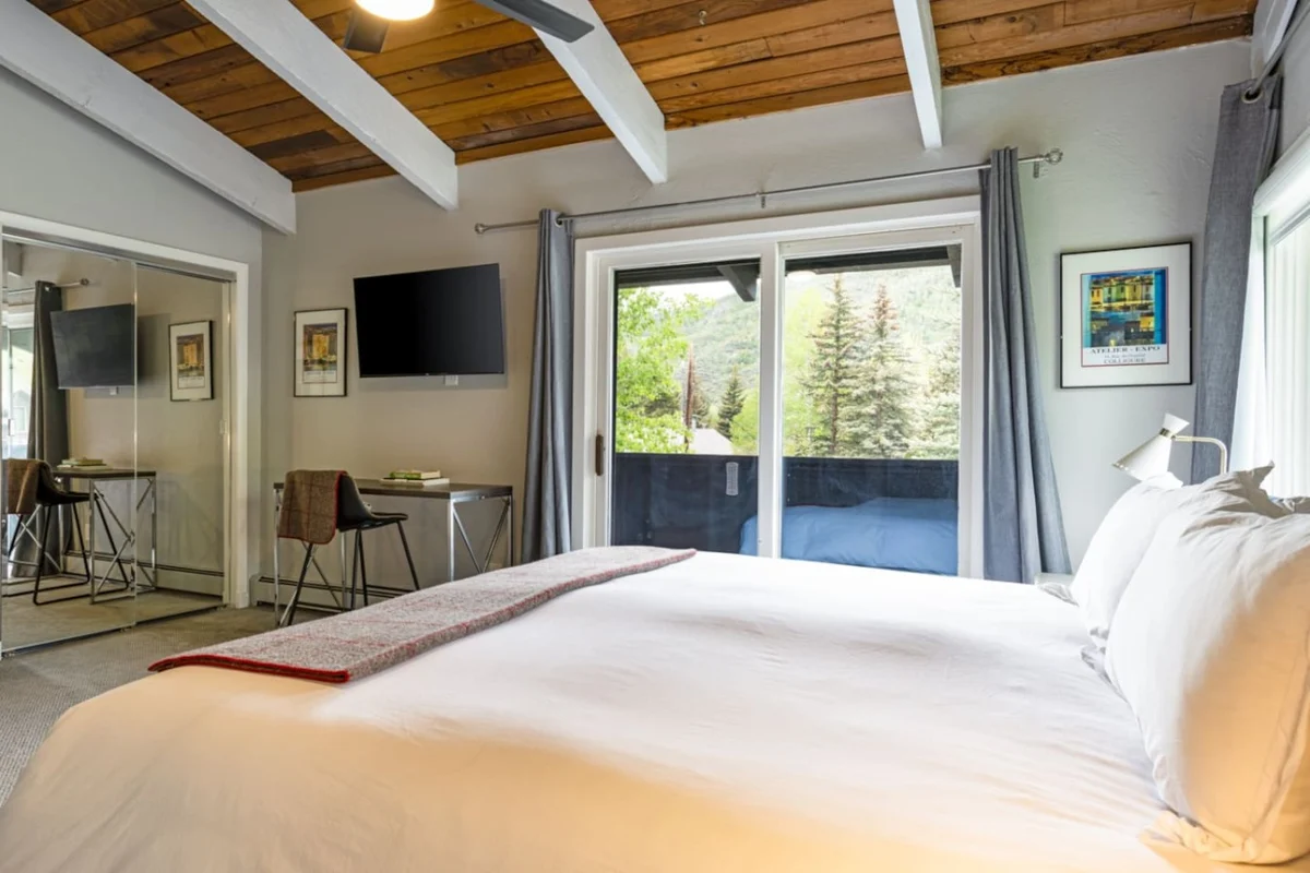 West Vail Home - Hot Tub, Fireplace & Steps to Bus #12