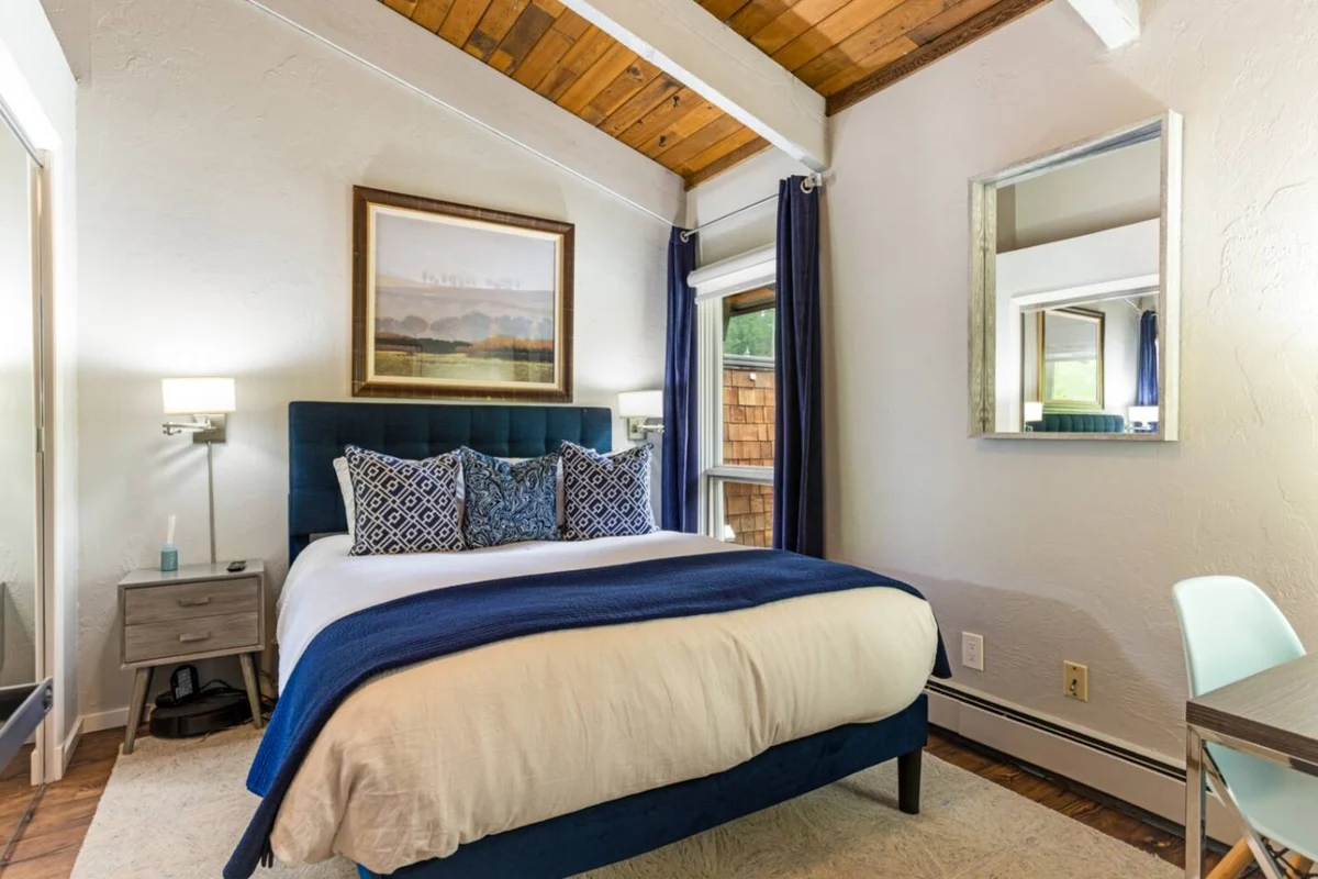 West Vail Home - Hot Tub, Fireplace & Steps to Bus #3