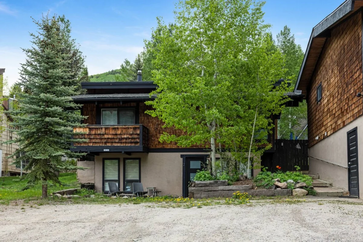 West Vail Home - Hot Tub, Fireplace & Steps to Bus #25
